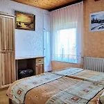 Grosse Fuer 6 Personen By Interhome Lejlighed